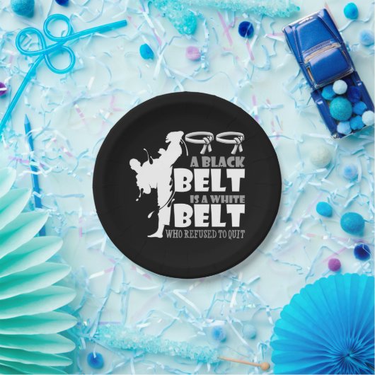 Ein schwarzer Gürtel ist ein weißer Gürtel, der si Pappteller (Party)