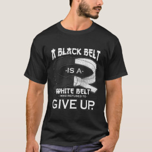 Ein schwarzer Gürtel ist ein weißer Gürtel Karate T-Shirt