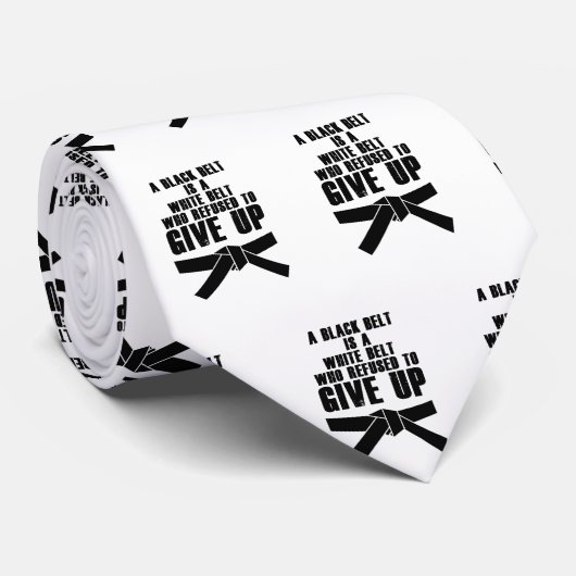 Ein schwarzer Gürtel ist ein weißes Gurt-Karate Krawatte (Gerollt)