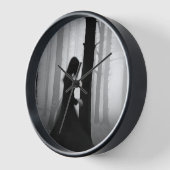 Ein schwarzer Schatten streift am Baum vorbei Uhr (Winkel)