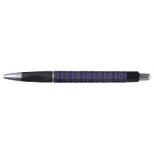Ein schwarzer und silberner Stift mit dekorativem 