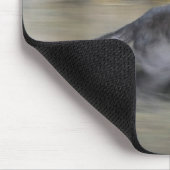 Ein schwarzer Wolf auf der Flucht Mousepad (Ecke)