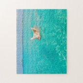 Ein Schwein schwimmt auf den Bahamas. Puzzle (Vertikal)