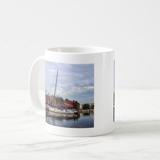 Ein Segelboot in Annapolis-Hafen Kaffeetasse (Vorderseite Links)