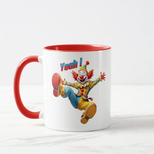 Ein sehr witziger Clown auf der Bühne. Tasse (Links)