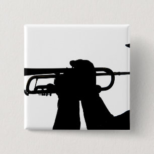 Ein Service-Mitglied spielt eine Melodie Button