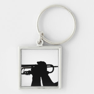 Ein Service-Mitglied spielt eine Melodie Schlüsselanhänger