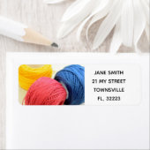 Ein Set von Rückgabetiketten mit einem Nähthema (Insitu)