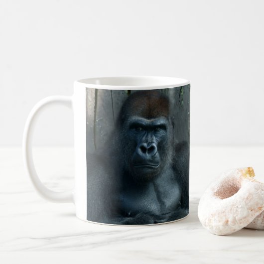 Ein Silbenack beim Making Kaffeetasse (Mit Donut)