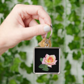 Ein Single mit rosa Rose Schlüsselanhänger (Hand)