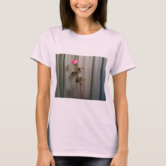 Ein Single mit rosa Rose T-Shirt (Vorderseite)