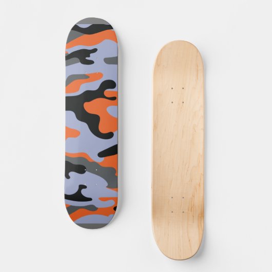 Ein Skateboard mit einem lebendigen Design. (Vorderseite)