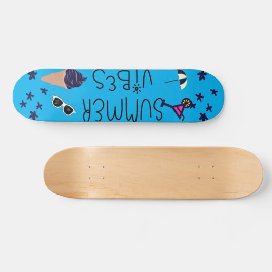 Ein Skateboard mit einem lebendigen Design. (Horizontal)