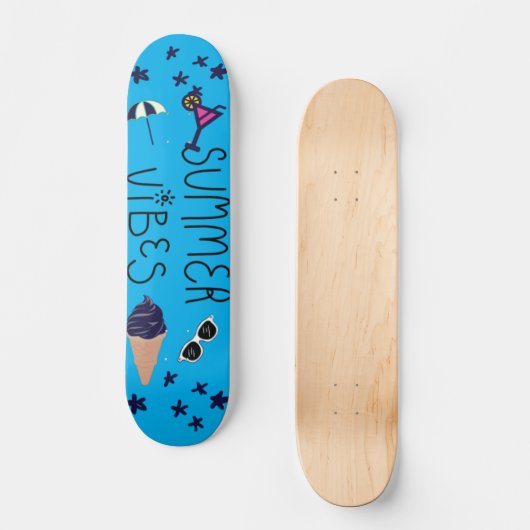 Ein Skateboard mit einem lebendigen Design. (Vorderseite)