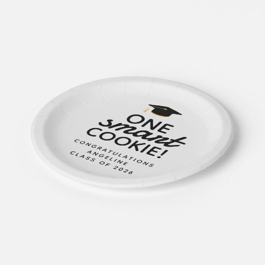 Ein Smart Cookie-Abschluss Pappteller (Schrägansicht)