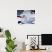 Ein Snowboarder rippt untracktes Pulver ein Poster (Heimbüro)