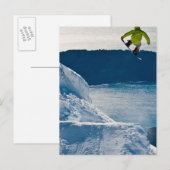 Ein Snowboarder springt Postkarte (Vorne/Hinten)