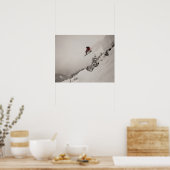 Ein Snowboarder springt von einer Klippe in Puder Poster (Küche)