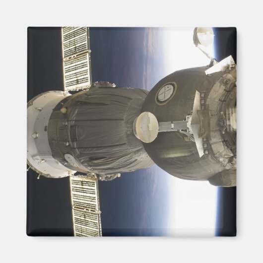 Ein Sojus-Raumfahrzeug, das von der Erde zurückgel Magnet (Vorne)