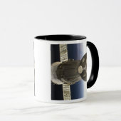 Ein Sojus-Raumfahrzeug, das von der Erde zurückgel Tasse (VorderseiteRechts)