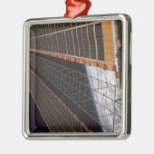 Ein Solargenerator Ornament Aus Metall (Links)