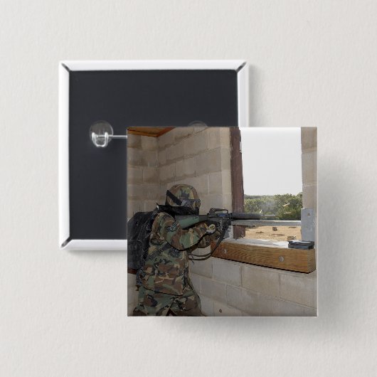 Ein Soldat agiert als Oppositionstruppe Button (Vorne & Hinten)