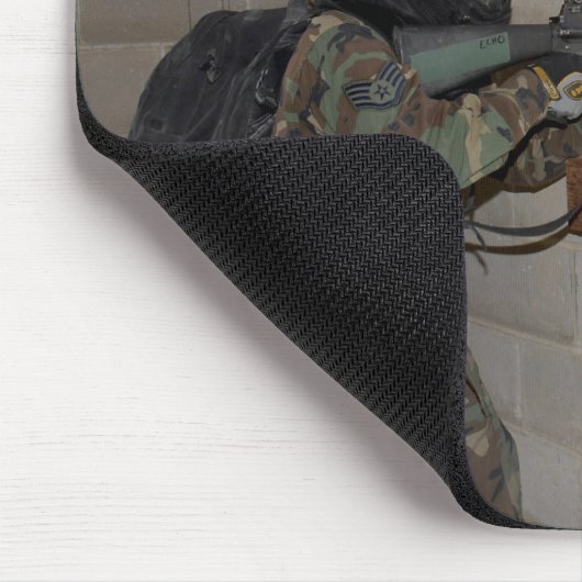 Ein Soldat agiert als Oppositionstruppe Mousepad (Ecke)