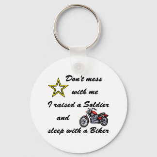 Ein Soldat angehoben und mit einem Biker schlafen Schlüsselanhänger