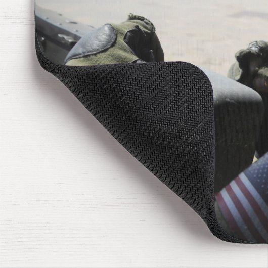 Ein Soldat bietet Sicherheit Mousepad (Ecke)