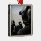 Ein Soldat bietet Sicherheit Silbernes Ornament (Rechts)