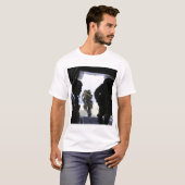 Ein Soldat führt einen Sprung mit statischer Linie T-Shirt (Vorne ganz)