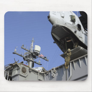 Ein Soldat mit schnellen Seilen Mousepad