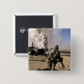 Ein Soldat reagiert auf eine kontrollierte Expo Button (Vorne & Hinten)