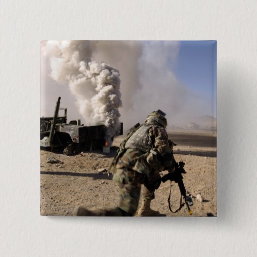 Ein Soldat reagiert auf eine kontrollierte Expo Button (Vorderseite)