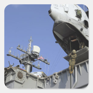 Ein Soldat Schnellseile Quadratischer Aufkleber