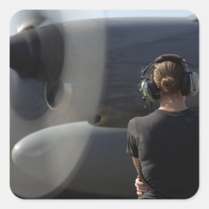 Ein Soldat überwacht die Leistung Quadratischer Aufkleber