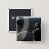 Ein Soldat überwacht die Performance Button (Vorne & Hinten)