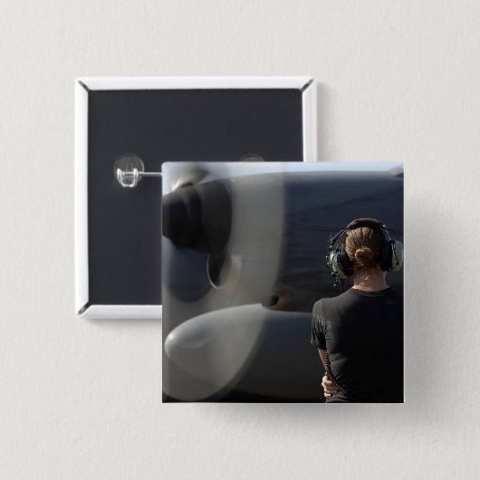 Ein Soldat überwacht die Performance Button (Vorne & Hinten)