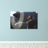 Ein Soldat überwacht die Performance Leinwanddruck (Insitu (Holzboden))