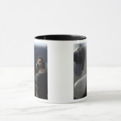 Ein Soldat überwacht die Performance Tasse (Zentrum)