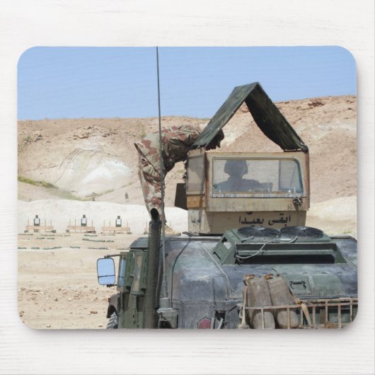 Ein Soldat weist einen irakischen Soldaten an Mousepad (Vorne)