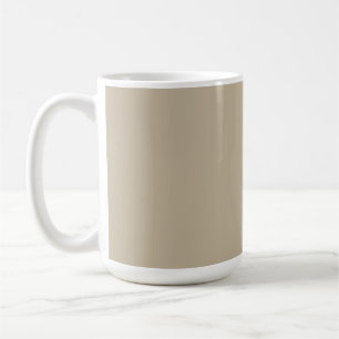 Ein solider brauner Hintergrund mit einem glatten, Kaffeetasse