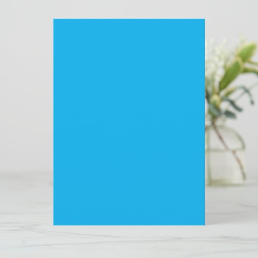 Ein solider, hellblauer Hintergrund ohne jegliches (Stehend Vorderseite)