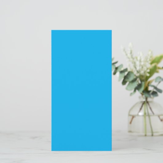 Ein solides hellblaues Hintergrundbild füllt Karte (Stehend Vorderseite)