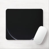 Ein sonnenbeleuchteter Halbmond der Erde Mousepad (Mit Mouse)