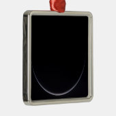 Ein sonnenbeleuchteter Halbmond der Erde Silbernes Ornament (Rechts)