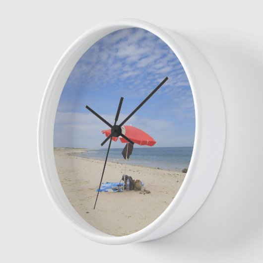 EIN Sonnenschirm am Meer -  Uhr (Winkel)