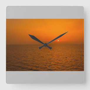Ein Sonnenuntergang auf der Mauer Quadratische Wanduhr