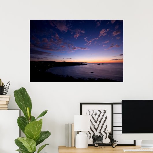Ein Sonnenuntergang über dem Meer in Costa Rica Poster (Heimbüro)