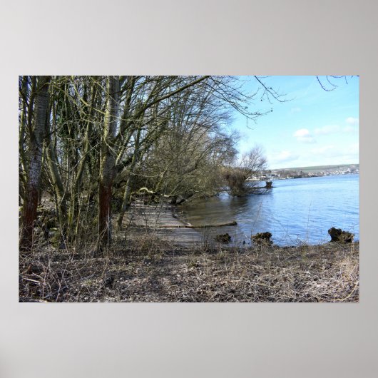 Ein sonniger Tag am Fluss Poster (Vorne)